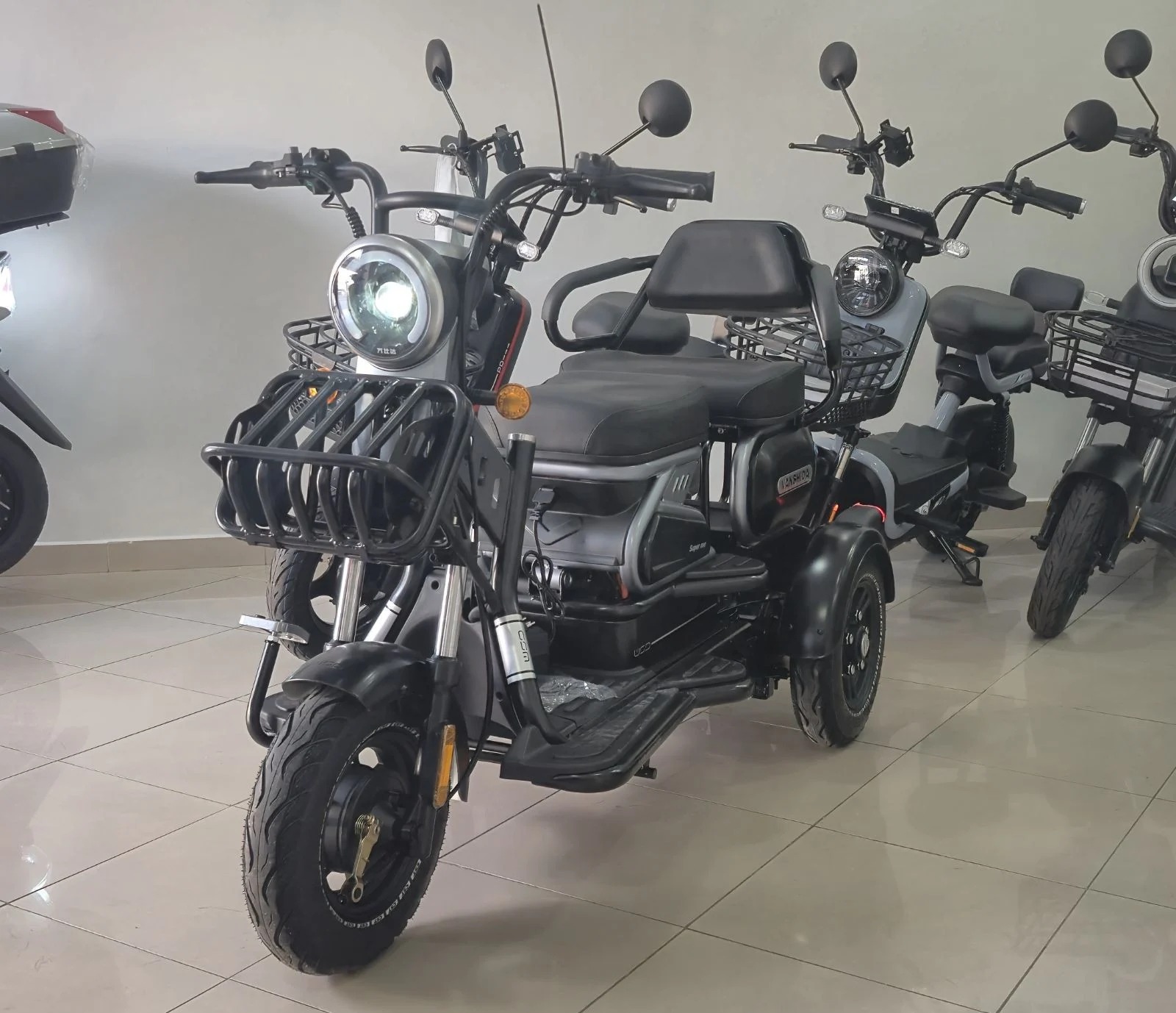 Triciclo elétrico K1 2 lugares - GWS Garage Campinas